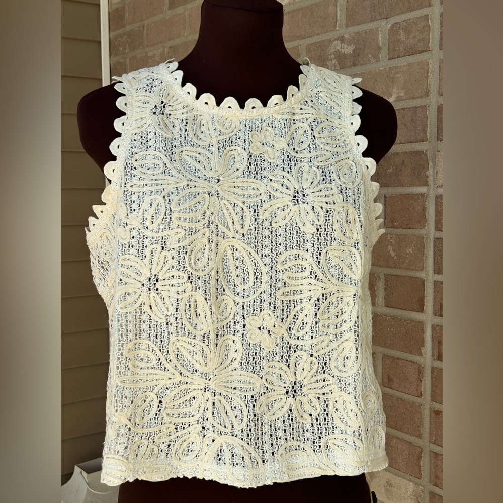 NWT SOLITAIRE sS cream crochet crop top-cute boxy cut-floral motif
